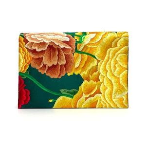 NWT! BEAUTIFUL Purse with Embroidery